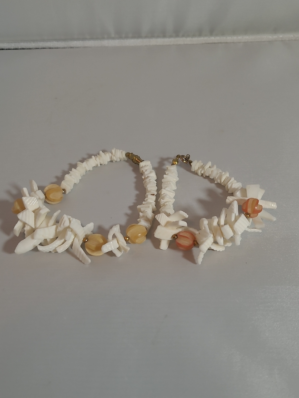 Vintage Hawaiian White Shell and Peach Bead Women's Bracelet